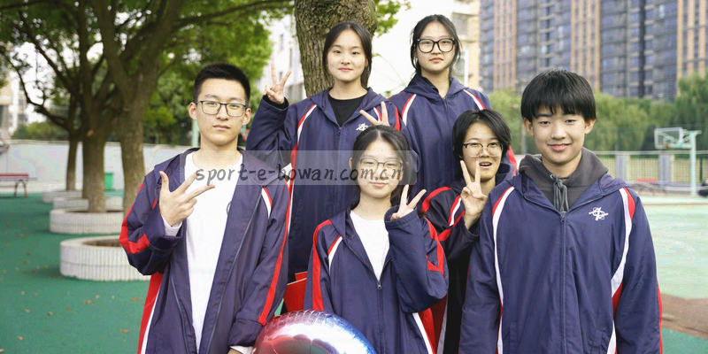 两组弧形箭头交汇组成沟通符号，示意用户与博万体育客服之间信息互通
